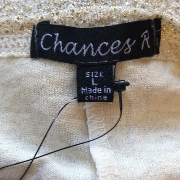 CHANCES R Large Cream and Gold Top with Necklace - Picture 7 of 8